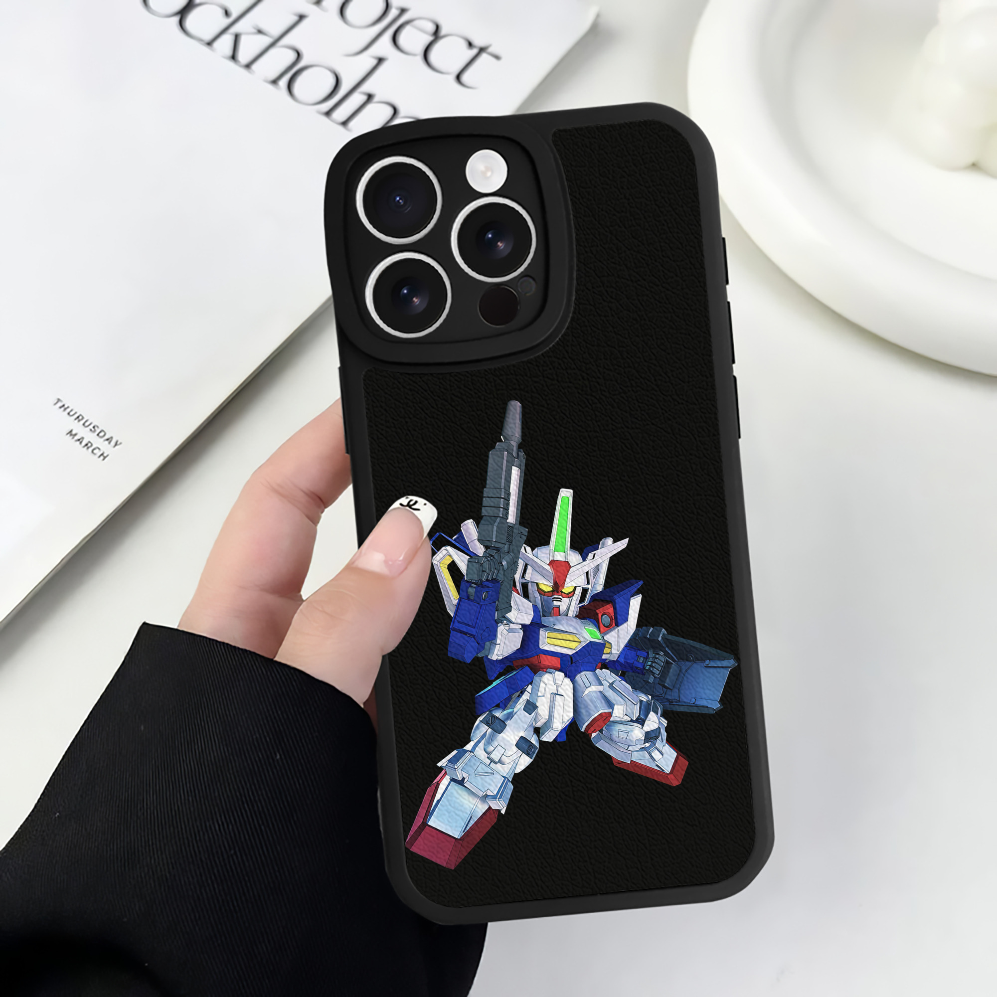 （画像用） 機動戦士ガンダム Mobile Suit Gundam 【iPhone 16シリーズ対応】シリコンスマホケース（レザー調） 材質：シリコン